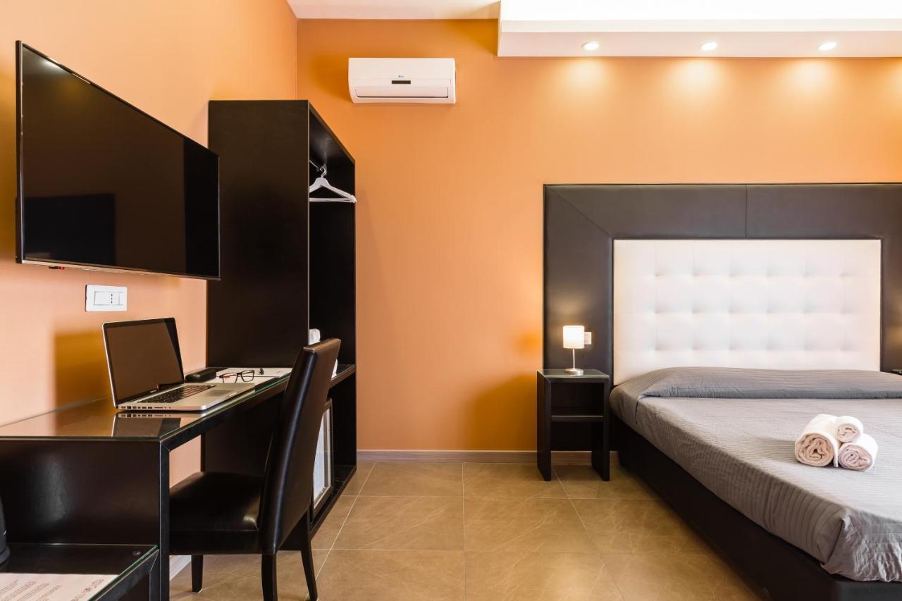 Bh Napoli Railway Hotell Exteriör bild