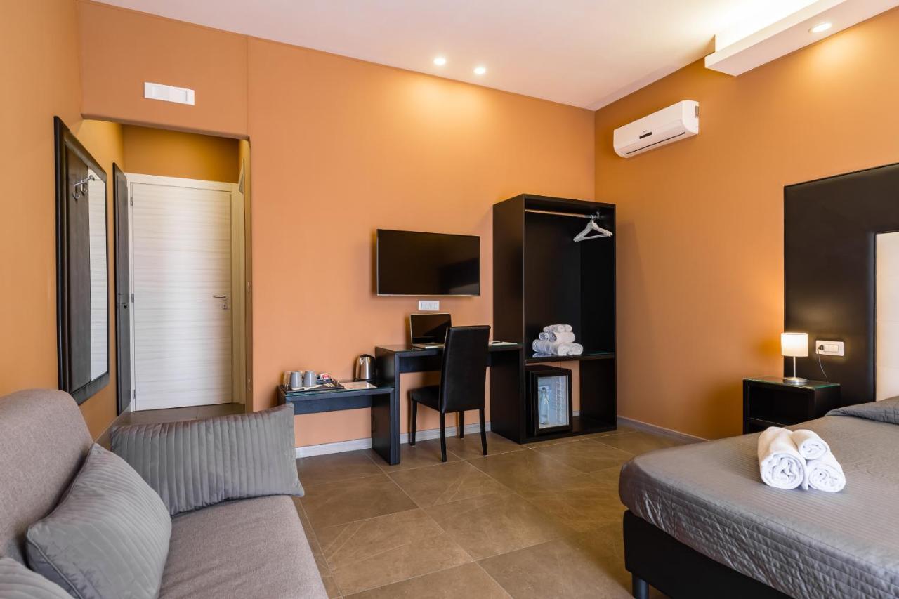 Bh Napoli Railway Hotell Exteriör bild