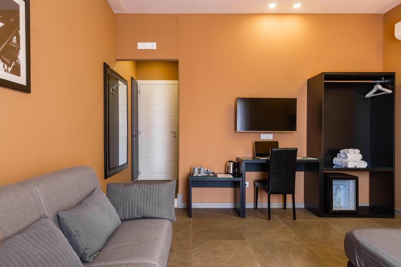 Bh Napoli Railway Hotell Exteriör bild
