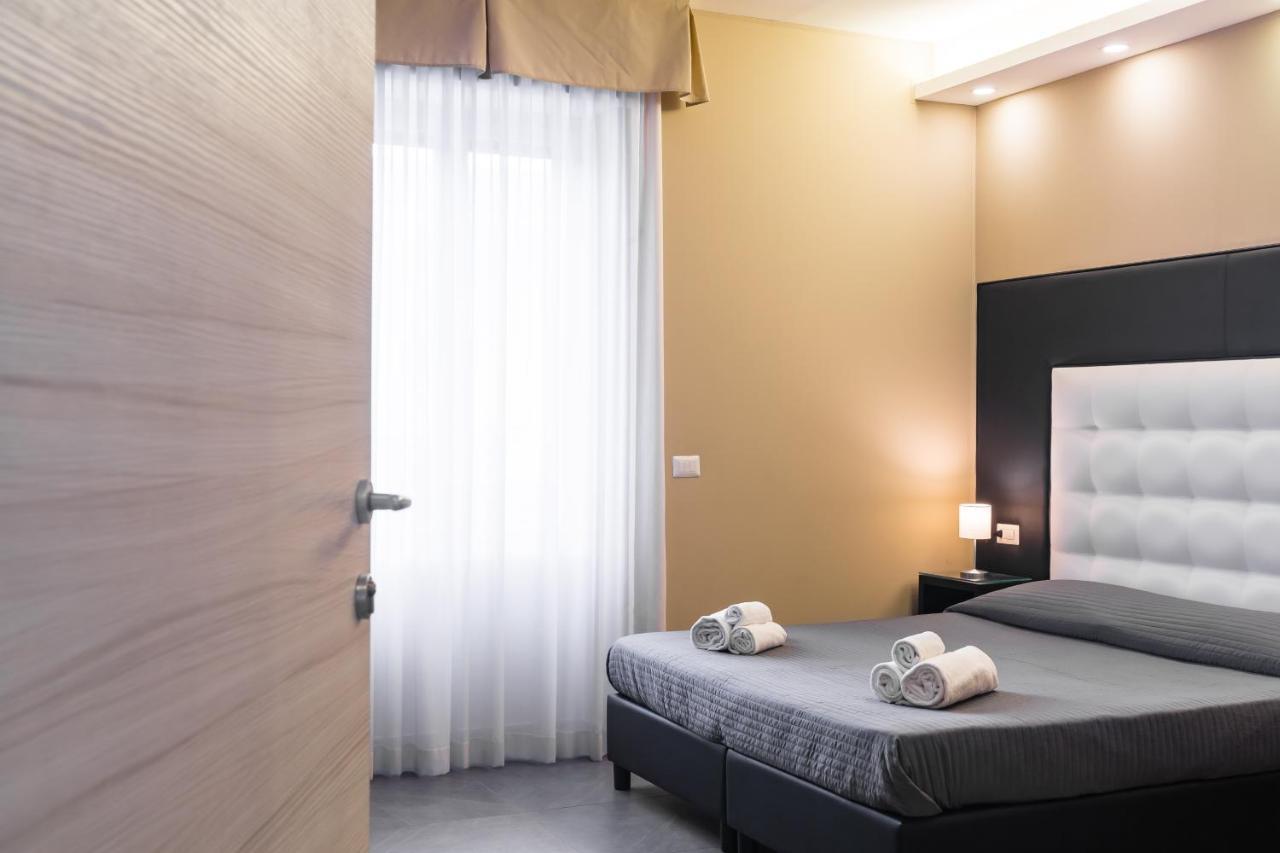 Bh Napoli Railway Hotell Exteriör bild